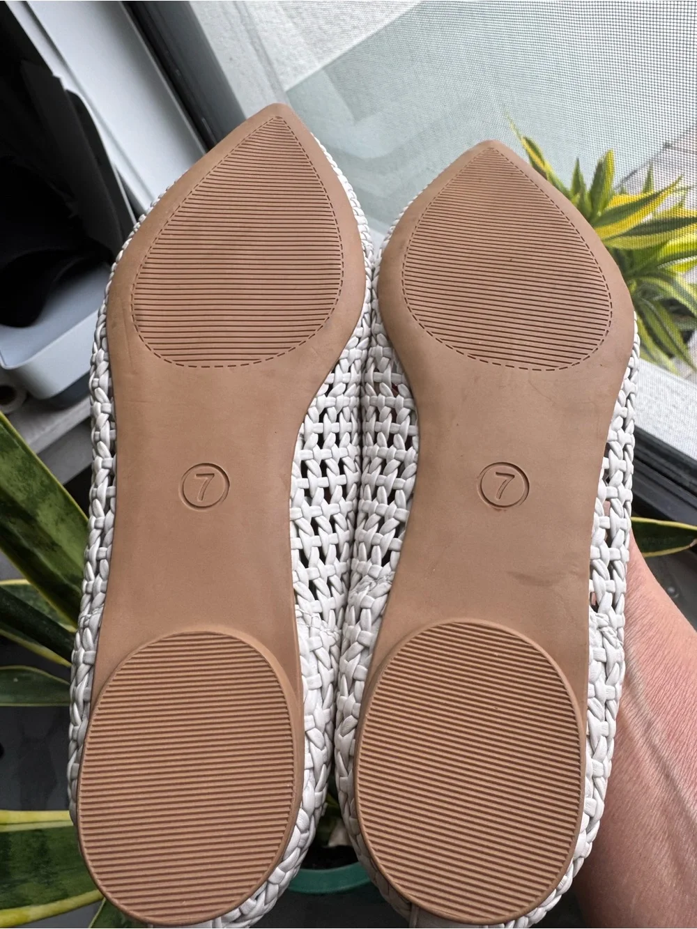 Falls Creek Women's Cream Woven Pointed Ballet  flats Sise 7